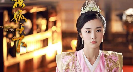 穿越成吃瓜群众小说女主